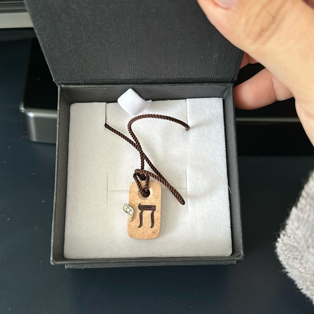 Chai Pendant Gold & Diamonds